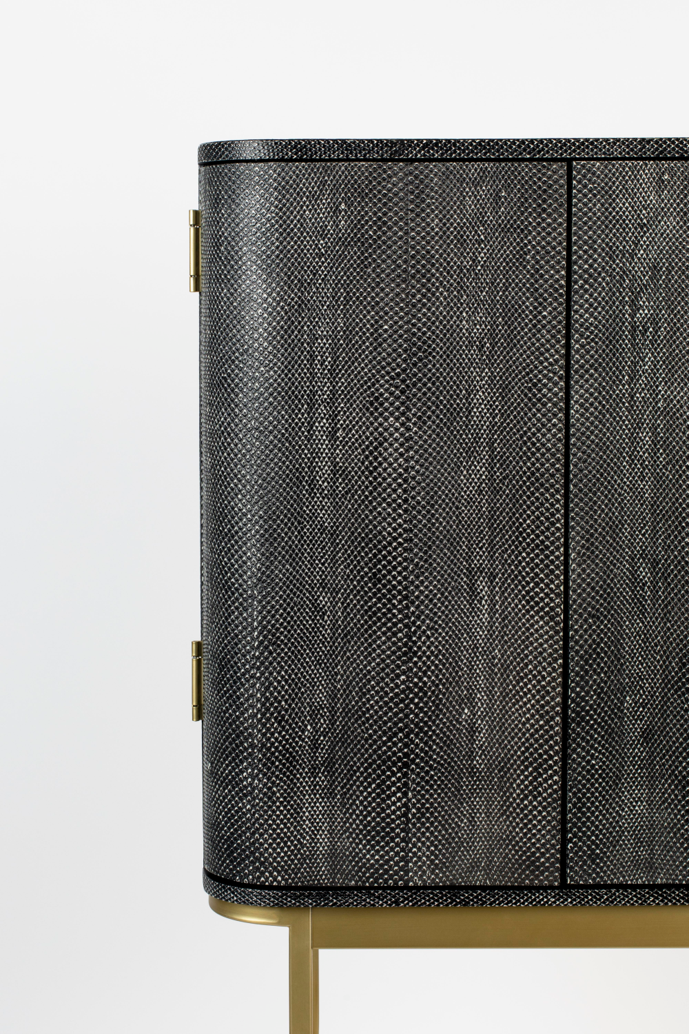 2-Door Mirrored Wine Cabinet | Bold Monkey Ava Morgana