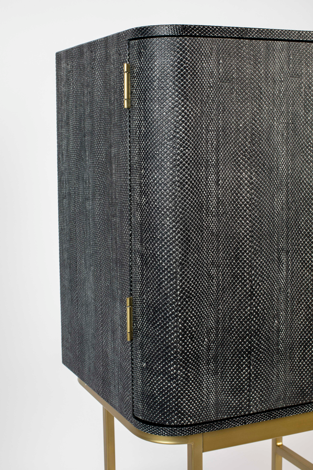 2-Door Mirrored Wine Cabinet | Bold Monkey Ava Morgana