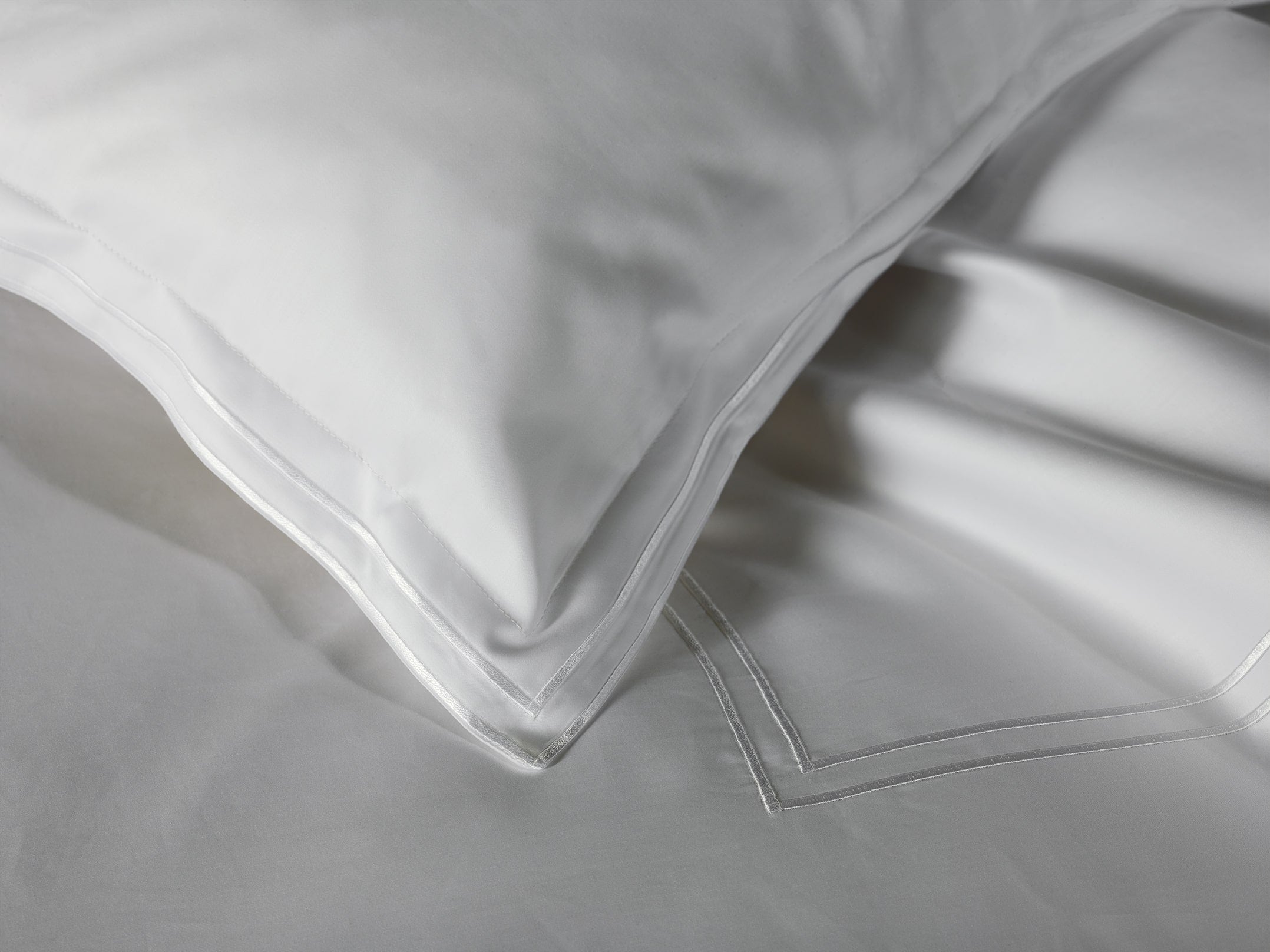 700TC Sateen Duvet Cover | Amalia Home Sereno